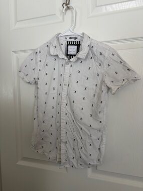 Casual White Short-Sleeve Button-Down Shirt with Black Micro Print